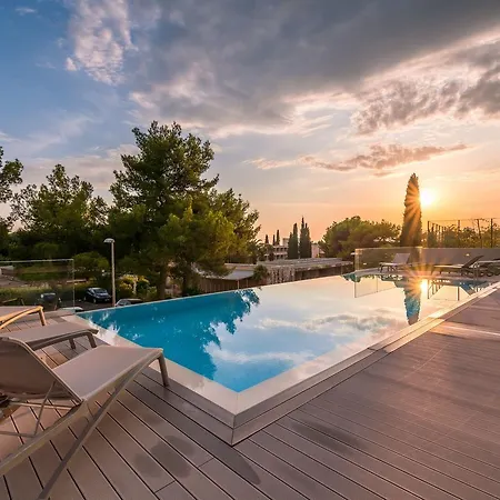 Luxury Gabriela With Pool