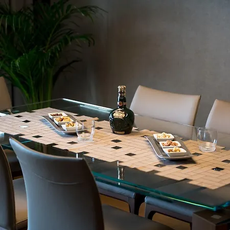 Luxury Gabriela With Pool Apartment