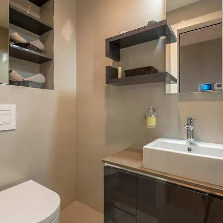 Luxury Gabriela With Pool Apartment
