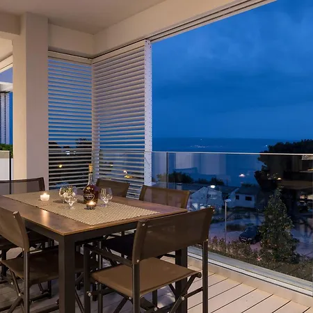 Luxury Gabriela With Pool Apartment *