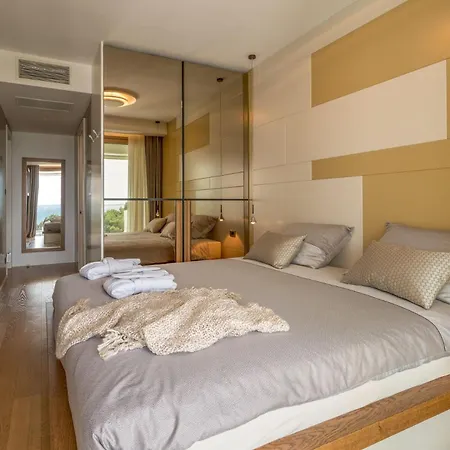 Luxury Gabriela With Pool Apartment *